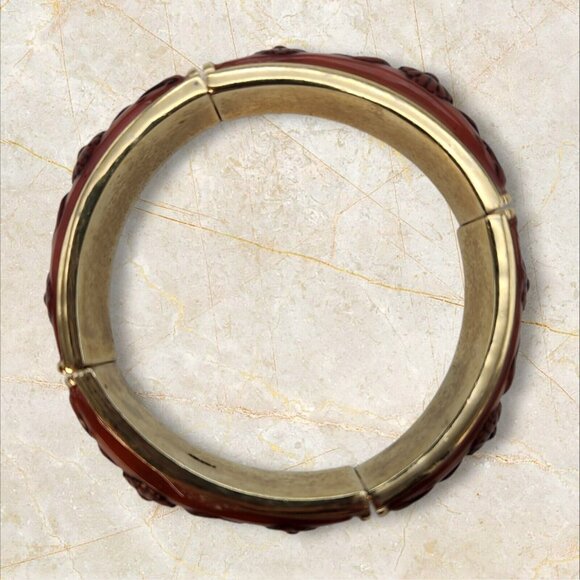 Vintage Monet Bracelet Faux Cinnabar Carved Raised Floral Gold Tone Stretch - Picture 7 of 8